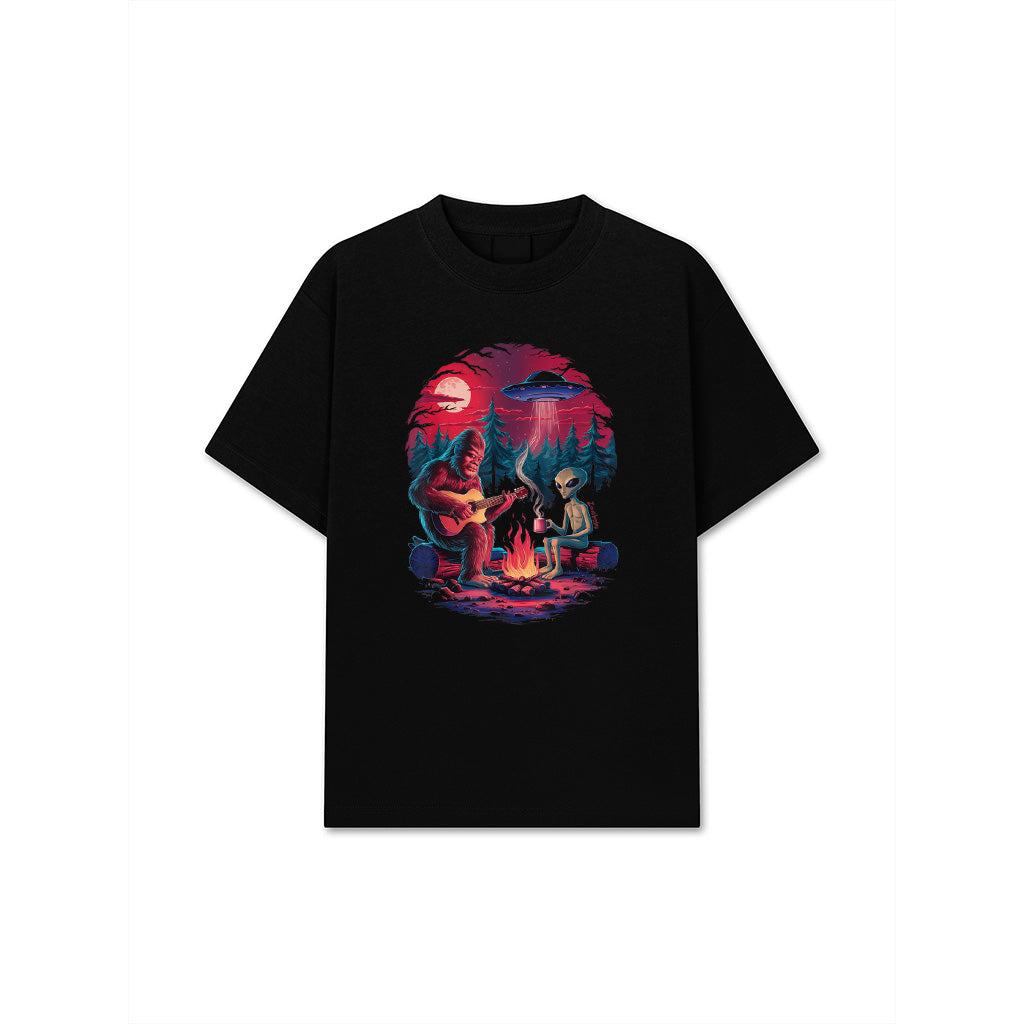 Funny Alien And Bigfoot Campfire Moon UFO Adventure Hiking T-Shirt